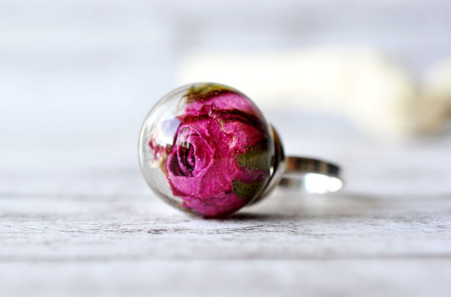 I Create Resin Jewelry With Real Dried Flowers