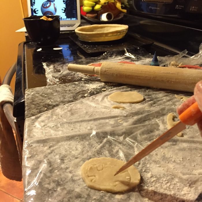 I Made A Geeky BB-8 Pie For The Star Wars Release I Made A Geeky BB-8 Pie For The Star Wars Release