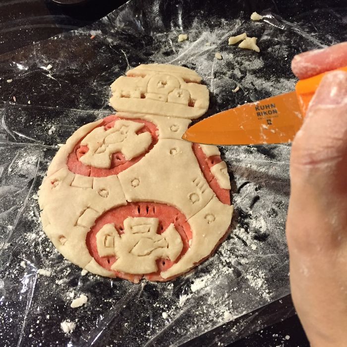 I Made A Geeky BB-8 Pie For The Star Wars Release I Made A Geeky BB-8 Pie For The Star Wars Release