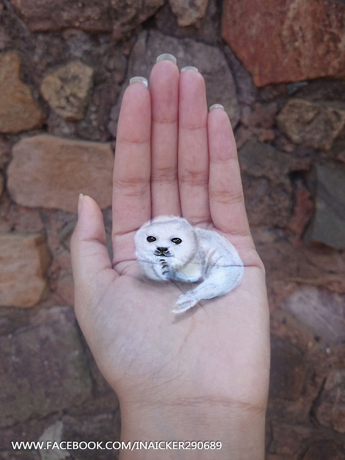 I Create 3D Paintings On My Palms