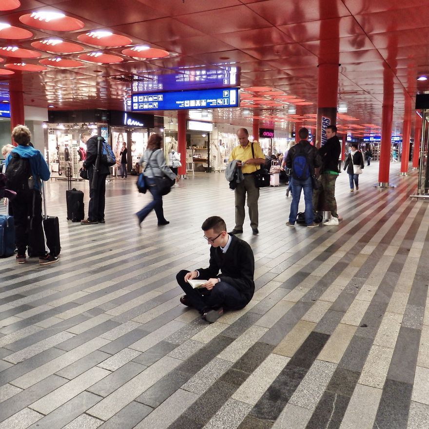 I Show People They Can Read Books Anywhere And Anytime (Part 3) I Show People They Can Read Books Anywhere And Anytime (Part 3)