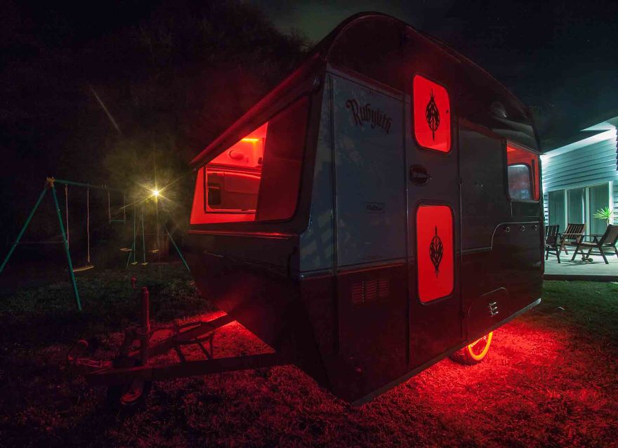 I Turned A 1970s Caravan Into A Mobile Darkroom I Turned A 1970s Caravan Into A Mobile Darkroom
