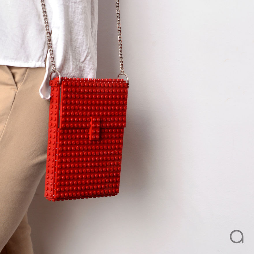 I Use Gold-Plated Lego Bricks To Create Jewelry And Handbags I Use Gold-Plated Lego Bricks To Create Jewelry And Handbags