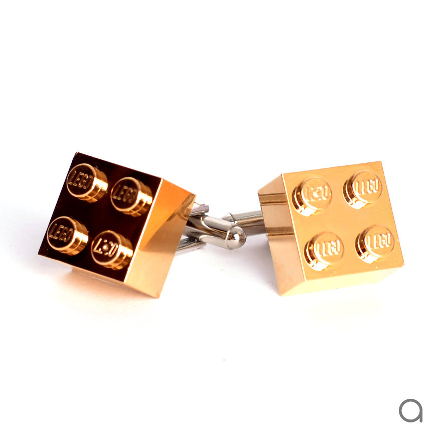 I Use Gold-Plated Lego Bricks To Create Jewelry And Handbags I Use Gold-Plated Lego Bricks To Create Jewelry And Handbags