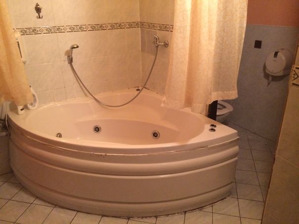 Big Bathig In Small Bathroom