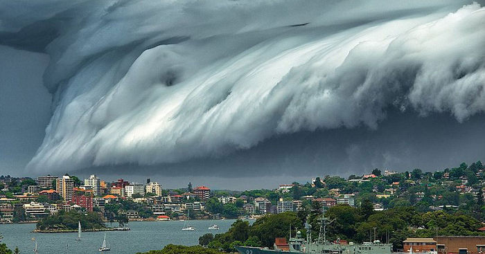 Breathtaking “Cloud Tsunami” Rolls Over Sydney