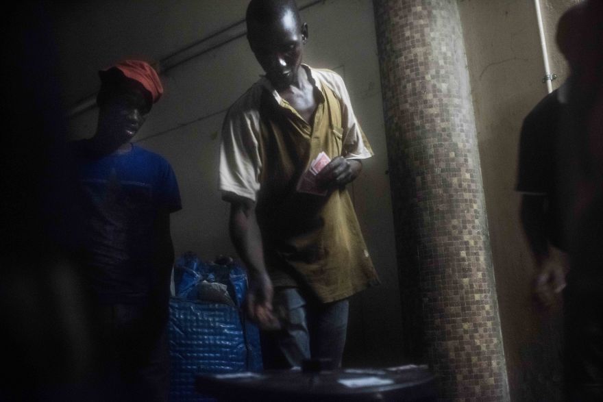 Over 400 People Live In This "Moth" Building After A Shopping Mall Replaced Their Homes