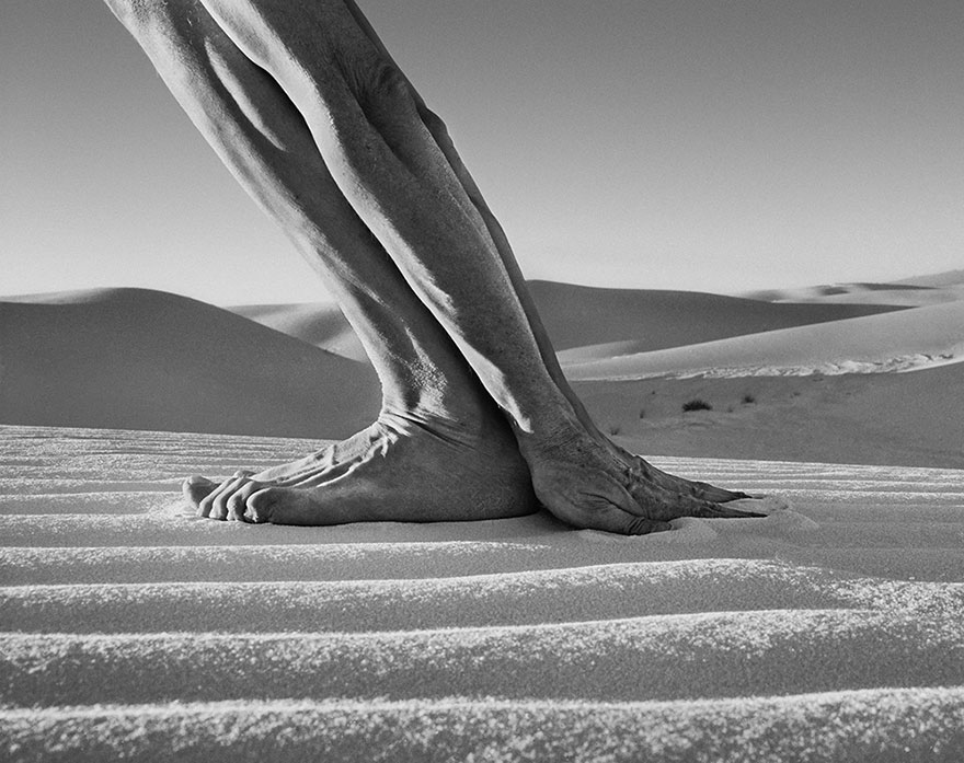 self-portrait-photography-landscape-surreal-arno-rafael-minkkinen-2