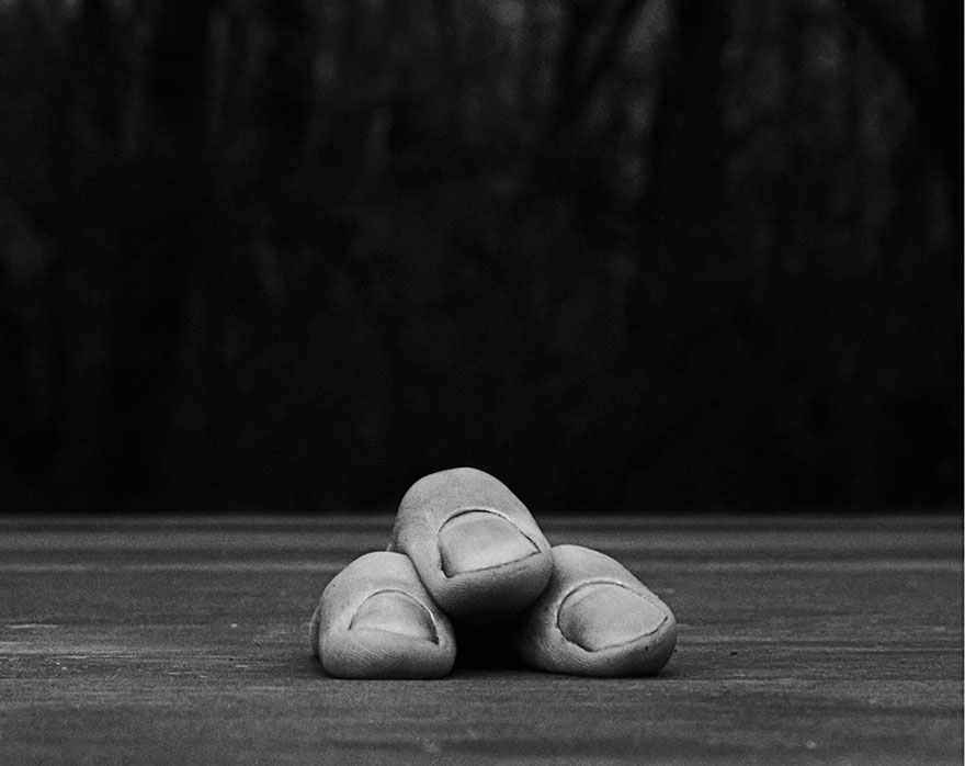 self-portrait-photography-landscape-surreal-arno-rafael-minkkinen-22 self-portrait-photography-landscape-surreal-arno-rafael-minkkinen-22