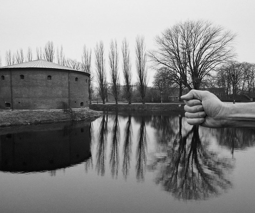 self-portrait-photography-landscape-surreal-arno-rafael-minkkinen-30