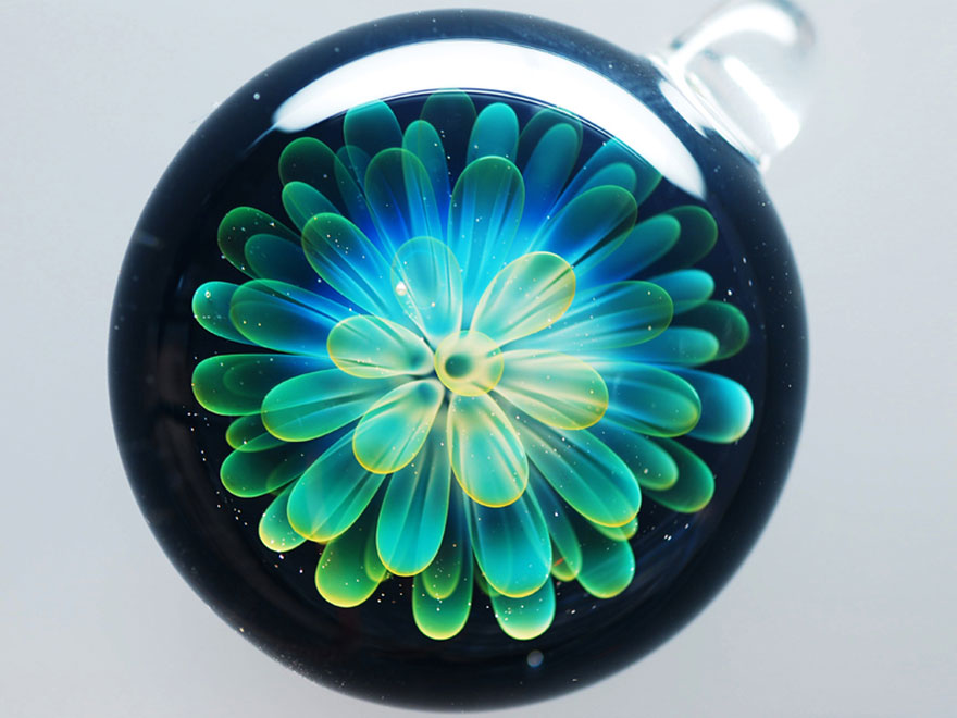 Space Glass: Planets And Galaxies Trapped In Tiny Glass Pendants By Japanese Artist Space Glass: Planets And Galaxies Trapped In Tiny Glass Pendants By Japanese Artist