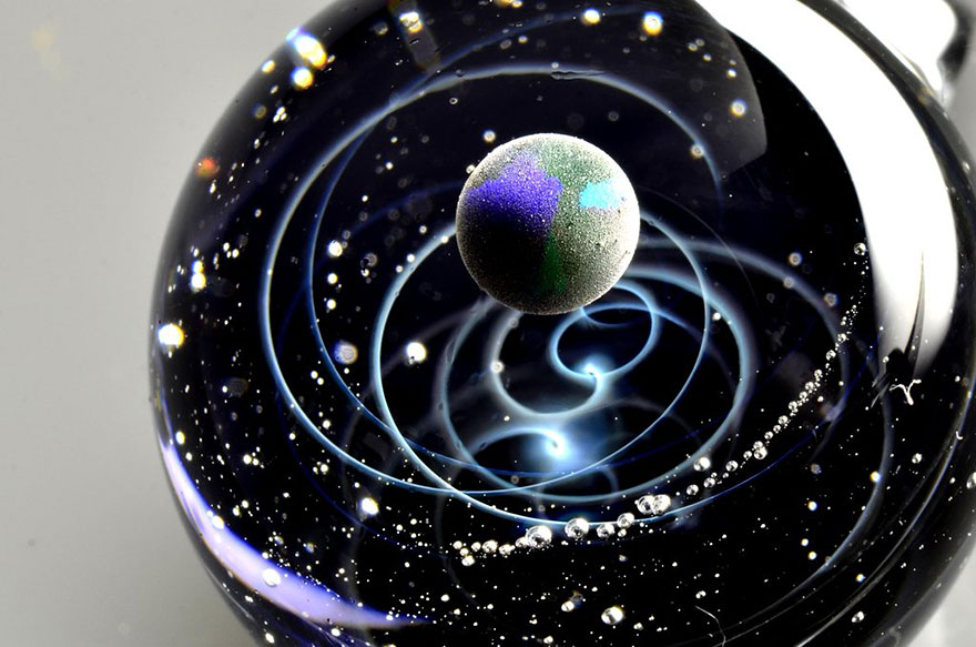 space-glass-planets-galaxies-stars-pendants-satoshi-tomizu-9 space-glass-planets-galaxies-stars-pendants-satoshi-tomizu-9