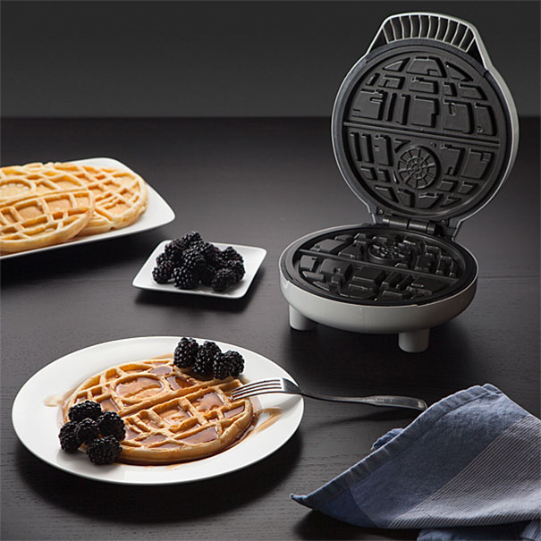 star-wars-waffle-iron-think-geek-2