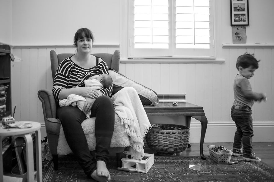 Tired Of Staged Breastfeeding Photos, I Started Shooting It In All Its Beautiful Messiness Tired Of Staged Breastfeeding Photos, I Started Shooting It In All Its Beautiful Messiness