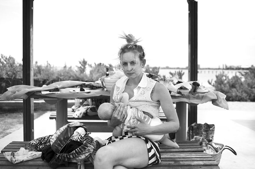 Tired Of Staged Breastfeeding Photos, I Started Shooting It In All Its Beautiful Messiness Tired Of Staged Breastfeeding Photos, I Started Shooting It In All Its Beautiful Messiness