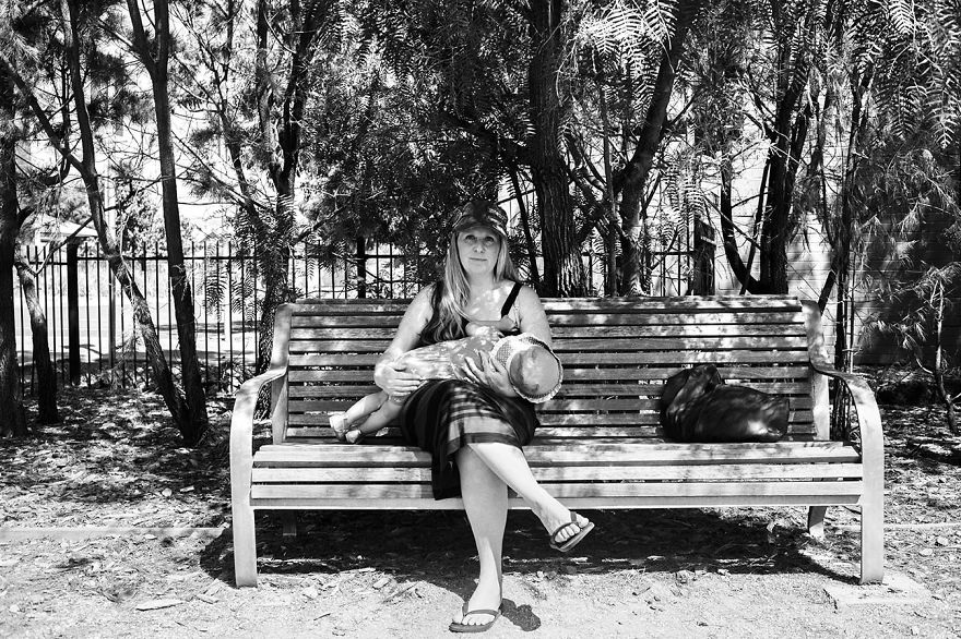 Tired Of Staged Breastfeeding Photos, I Started Shooting It In All Its Beautiful Messiness Tired Of Staged Breastfeeding Photos, I Started Shooting It In All Its Beautiful Messiness