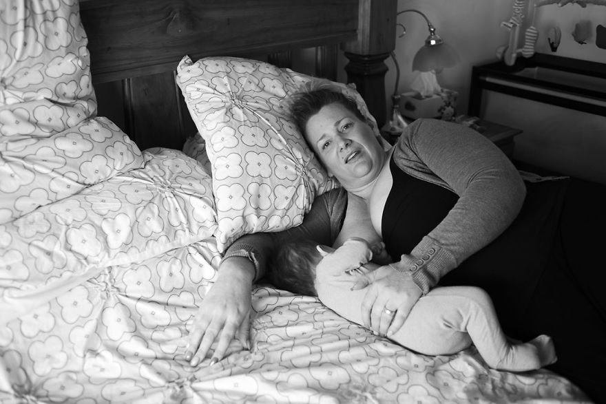 Tired Of Staged Breastfeeding Photos, I Started Shooting It In All Its Beautiful Messiness Tired Of Staged Breastfeeding Photos, I Started Shooting It In All Its Beautiful Messiness
