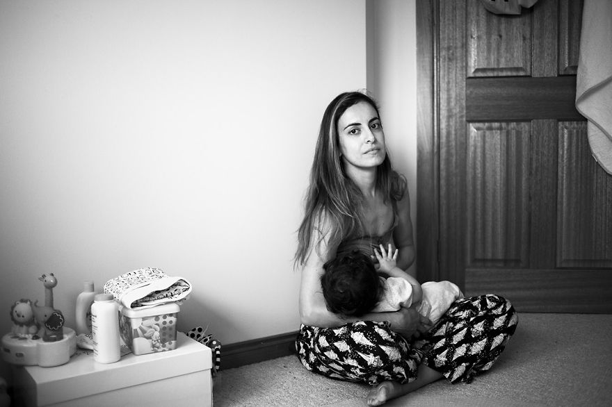 Tired Of Staged Breastfeeding Photos, I Started Shooting It In All Its Beautiful Messiness Tired Of Staged Breastfeeding Photos, I Started Shooting It In All Its Beautiful Messiness