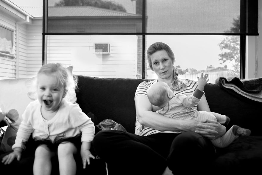 Tired Of Staged Breastfeeding Photos, I Started Shooting It In All Its Beautiful Messiness Tired Of Staged Breastfeeding Photos, I Started Shooting It In All Its Beautiful Messiness