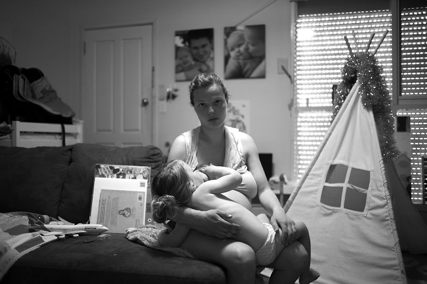 Tired Of Staged Breastfeeding Photos, I Started Shooting It In All Its Beautiful Messiness