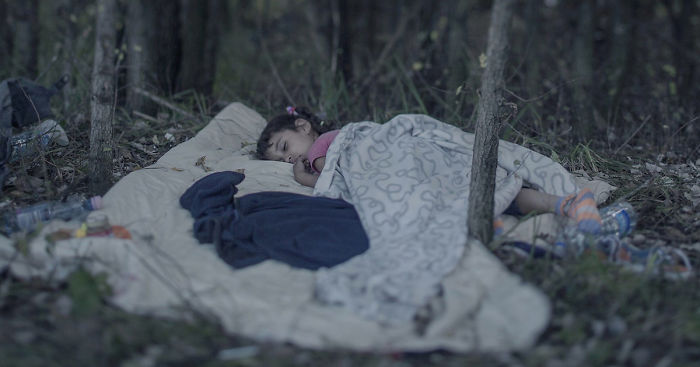 Photographer Reveals Where Syrian Child Refugees Sleep