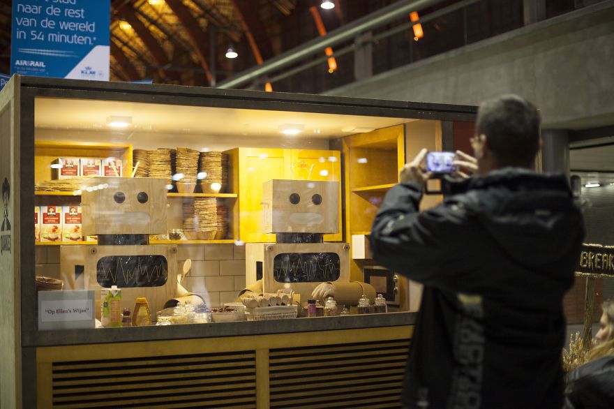 10+ Unusual Vending Machines