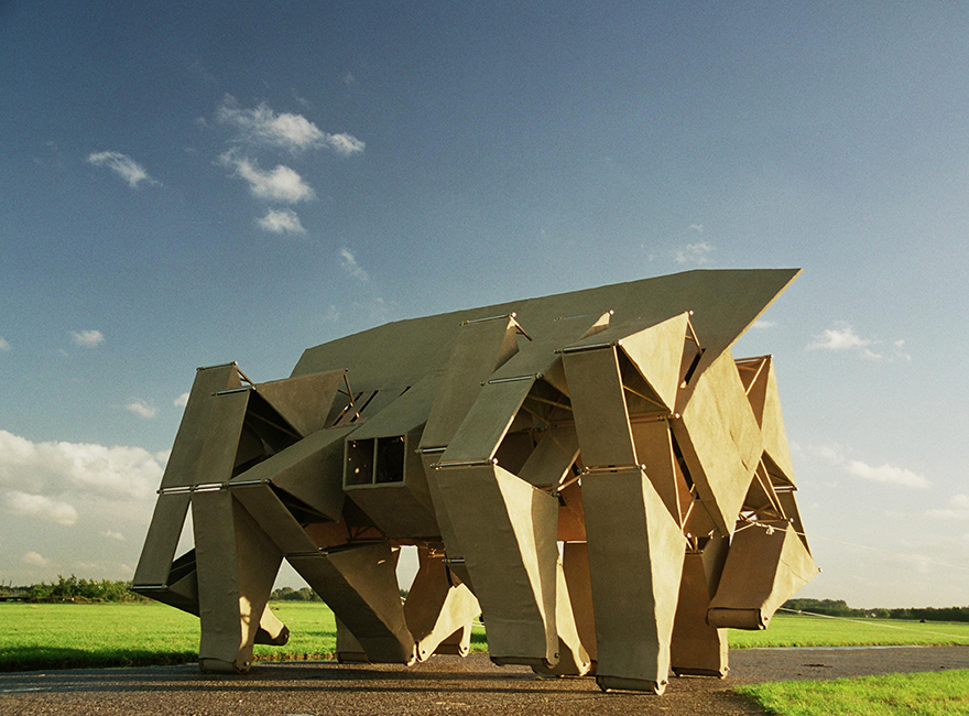 Sculptures-That-Walk-On-The-Wind1 Sculptures-That-Walk-On-The-Wind1