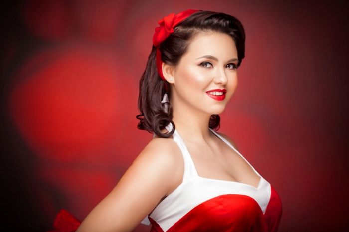An Exhilarating Pin Up Photo Shoot For This Christmas