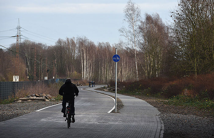 bicycle-highway-autobahn-germany-2