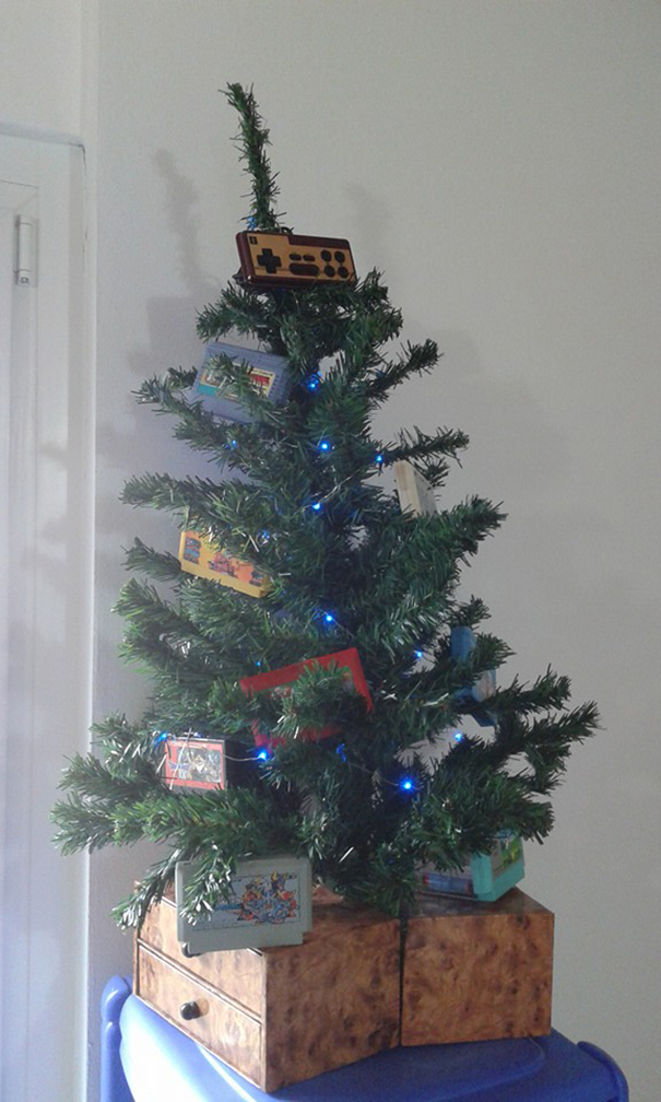 #72 Famicom Christmas Tree