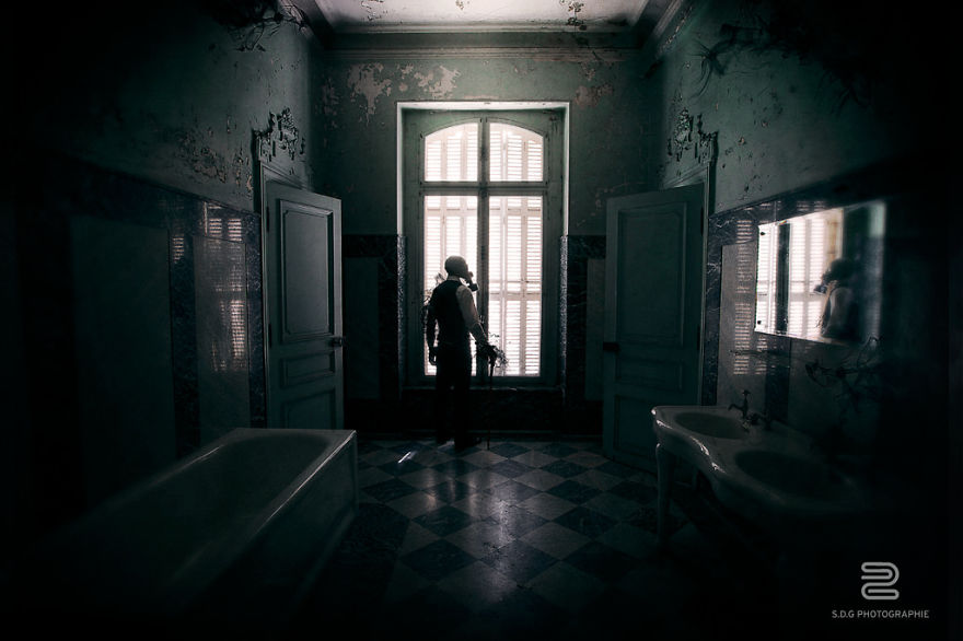 Dark And Decay: I Portray Humanity Facing A World War