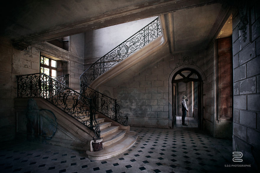 Dark And Decay: I Portray Humanity Facing A World War