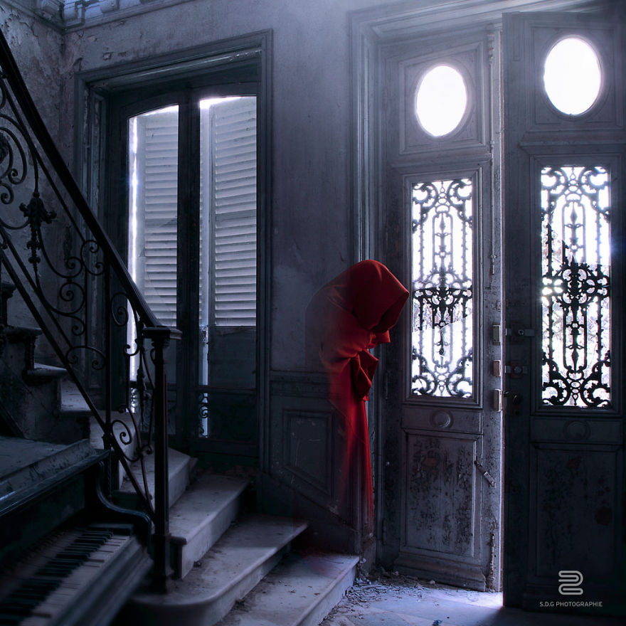 Dark And Decay: I Portray Humanity Facing A World War