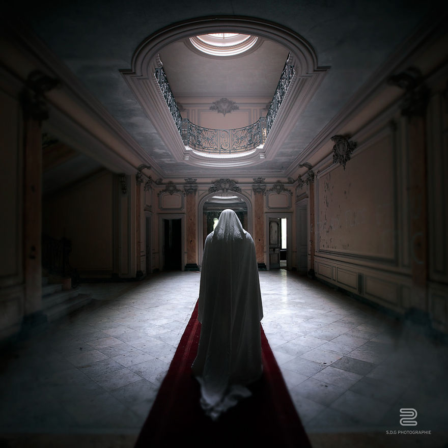 Dark And Decay: I Portray Humanity Facing A World War