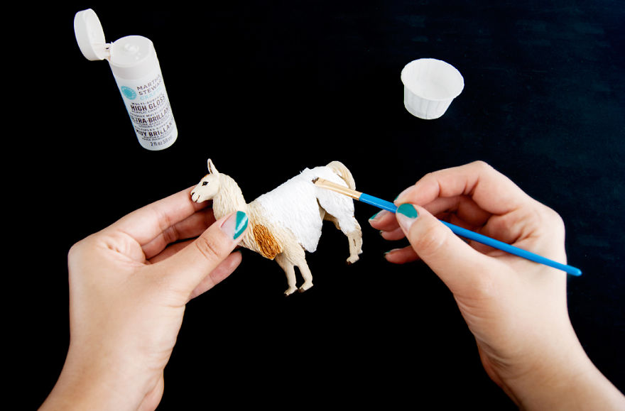 DIY Holiday Wreath: Deck The Halls With Fa La Llamas! DIY Holiday Wreath: Deck The Halls With Fa La Llamas!