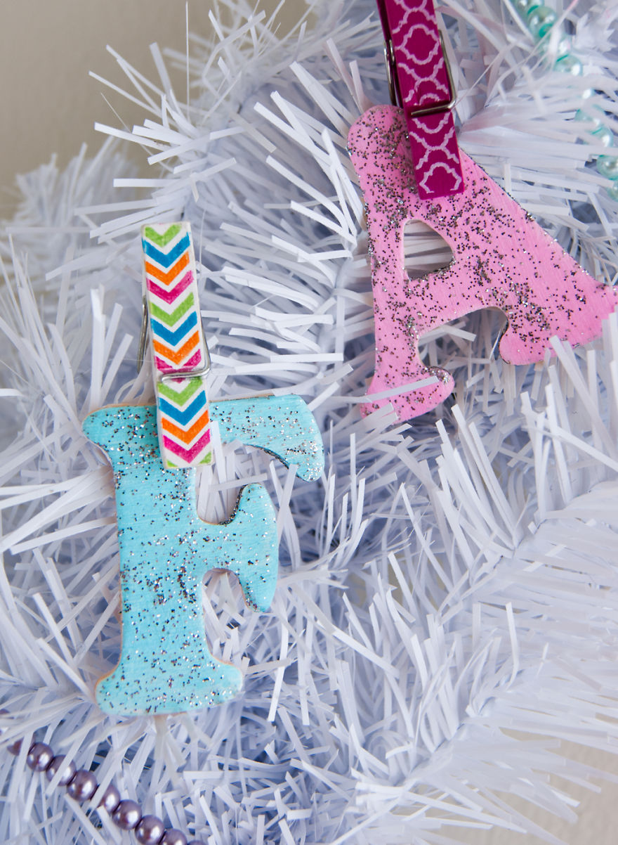 DIY Holiday Wreath: Deck The Halls With Fa La Llamas! DIY Holiday Wreath: Deck The Halls With Fa La Llamas!