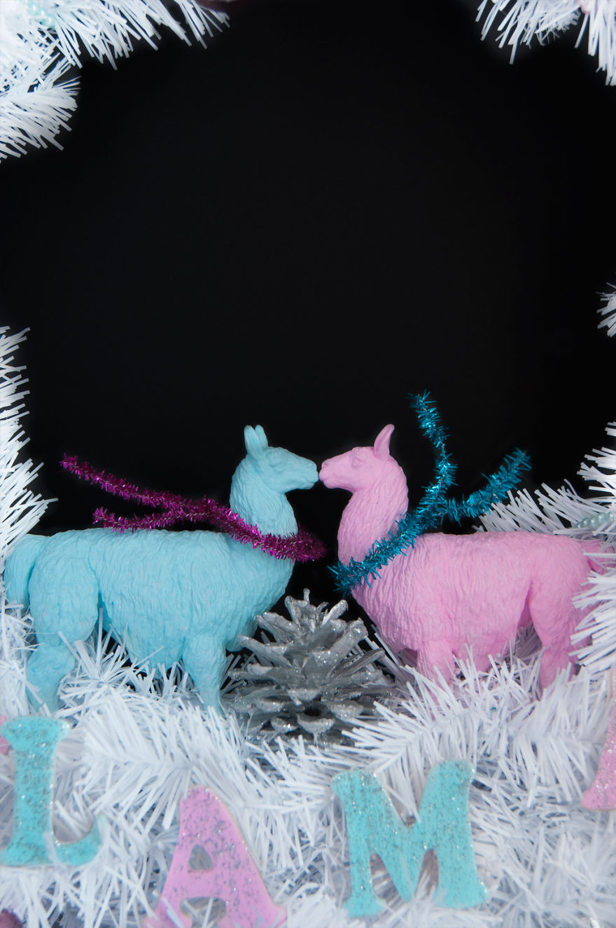 DIY Holiday Wreath: Deck The Halls With Fa La Llamas! DIY Holiday Wreath: Deck The Halls With Fa La Llamas!