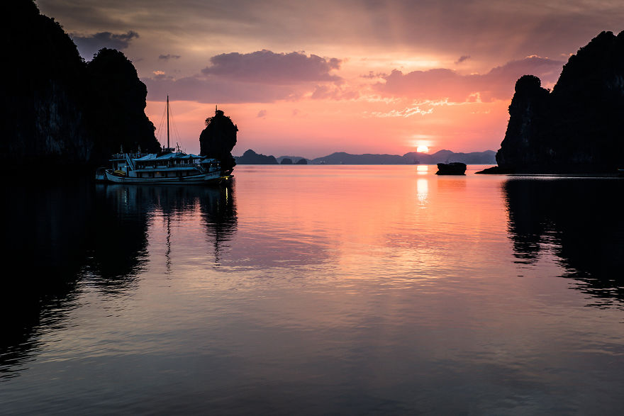 I Capture Spectacular Scenery Contrasts In Halong Bay I Capture Spectacular Scenery Contrasts In Halong Bay