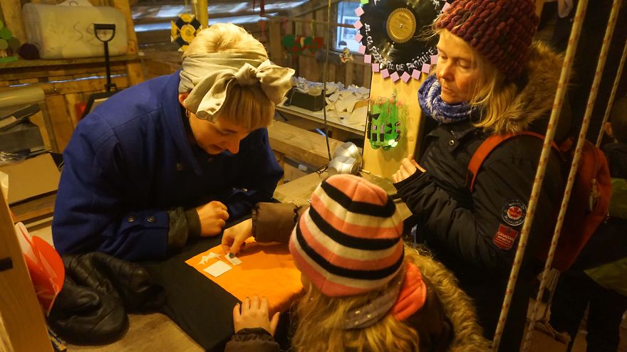 I Made A Recycled Workshop House, Where People Make Their Own Christmas Gifts, And It's Free!