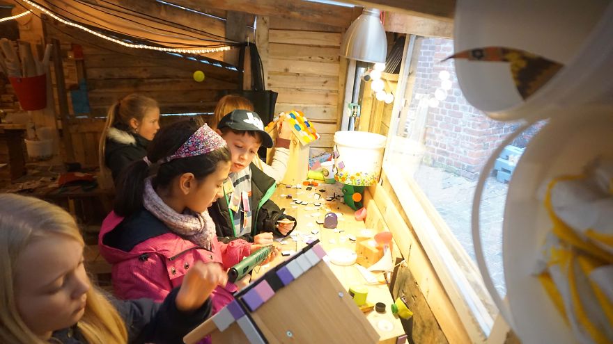 I Made A Recycled Workshop House, Where People Make Their Own Christmas Gifts, And It's Free!