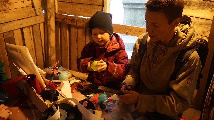 I Made A Recycled Workshop House, Where People Make Their Own Christmas Gifts, And It's Free! I Made A Recycled Workshop House, Where People Make Their Own Christmas Gifts, And It's Free!