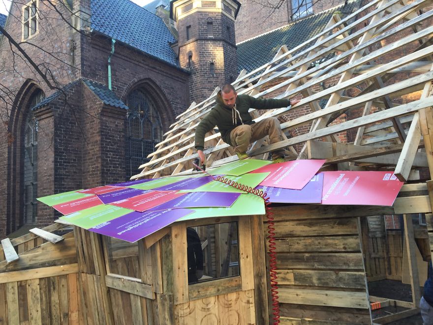 I Made A Recycled Workshop House, Where People Make Their Own Christmas Gifts, And It's Free!