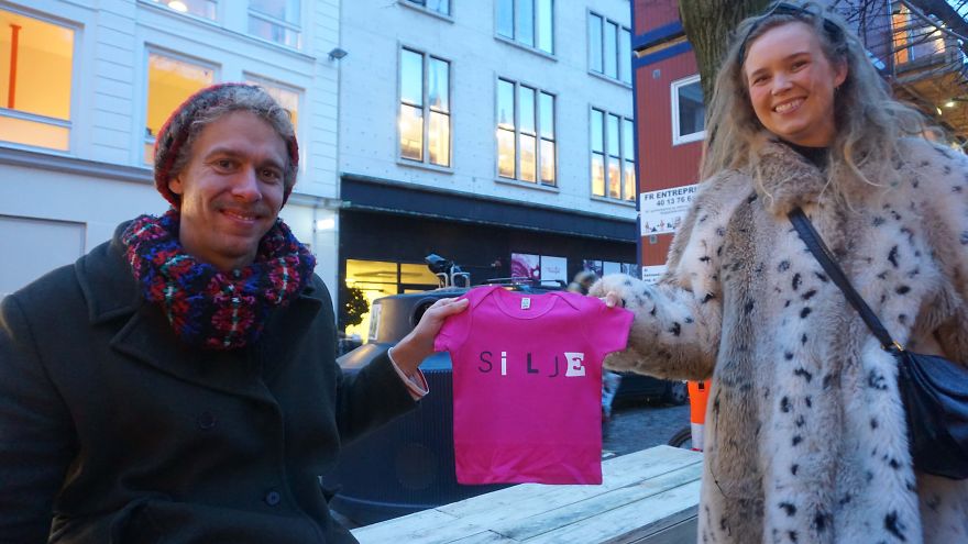 I Made A Recycled Workshop House, Where People Make Their Own Christmas Gifts, And It's Free! I Made A Recycled Workshop House, Where People Make Their Own Christmas Gifts, And It's Free!