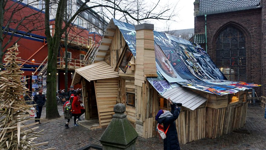 I Made A Recycled Workshop House, Where People Make Their Own Christmas Gifts, And It's Free! I Made A Recycled Workshop House, Where People Make Their Own Christmas Gifts, And It's Free!