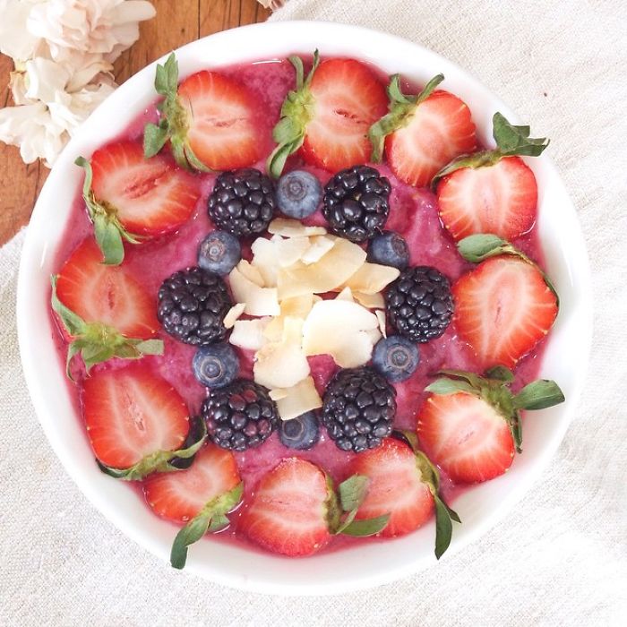 I Make Healthy Breakfast Smoothie Bowls