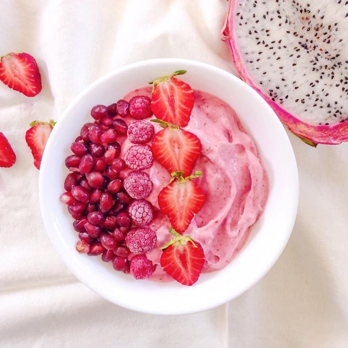 I Make Healthy Breakfast Smoothie Bowls