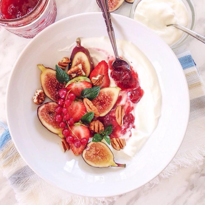 I Make Healthy Breakfast Smoothie Bowls