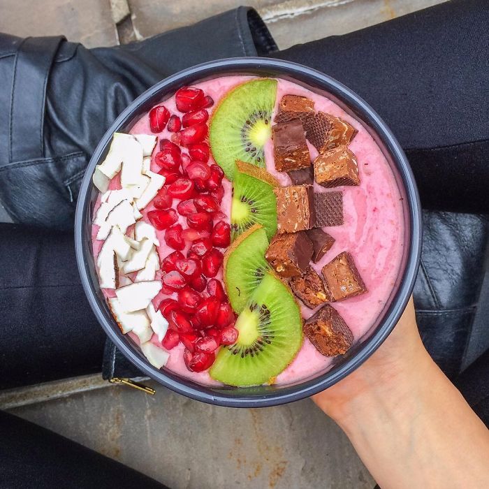 I Make Healthy Breakfast Smoothie Bowls