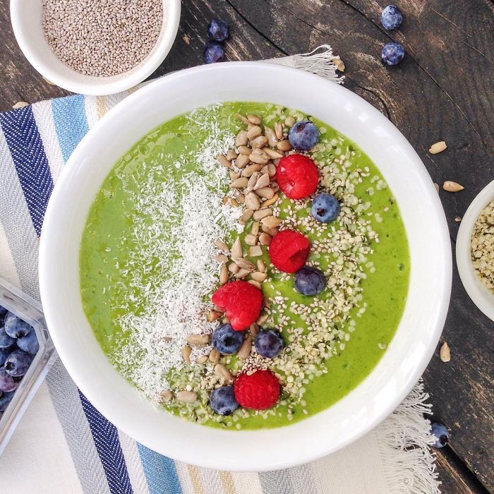 I Make Healthy Breakfast Smoothie Bowls