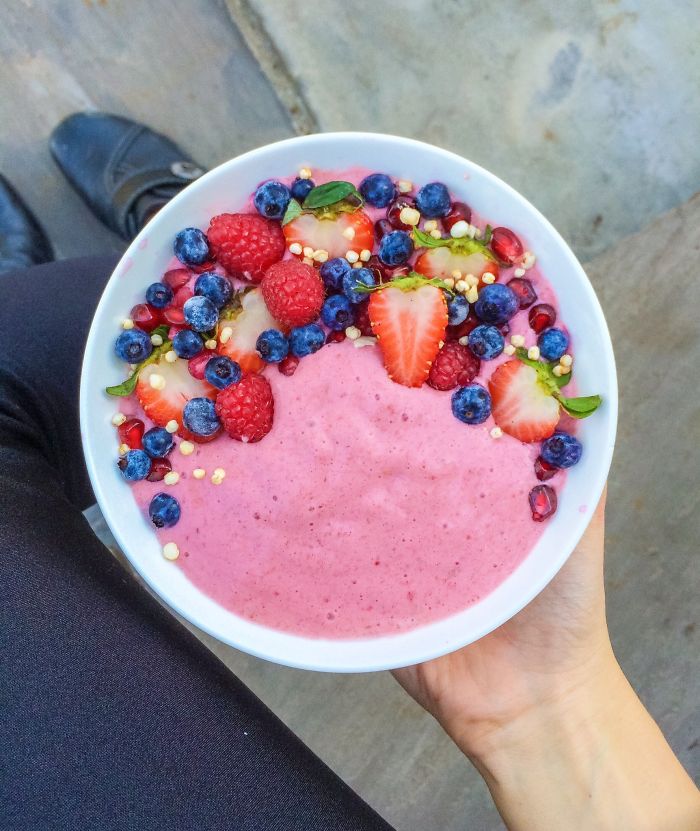 I Make Healthy Breakfast Smoothie Bowls